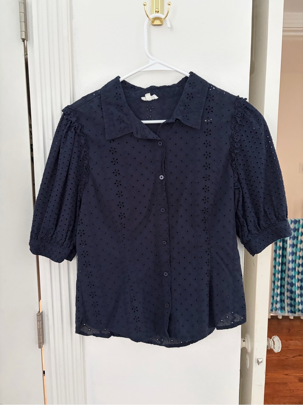 Splendid Navy Eyelet Button-Down puff sleeve top